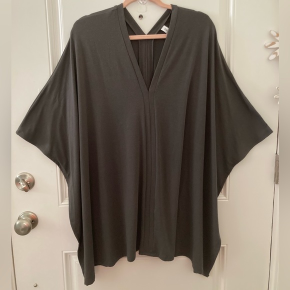 Zenana V-Neck Poncho Top Women’s Plus Size 1X Charcoal Grey - Picture 7 of 13